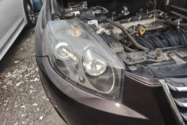 Used Geely Auto GX7 2015 Classic Edition 1.8L Manual Elite Model China V Standard Right Front Headlight