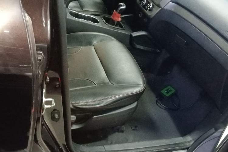 Used Geely Auto GX7 2015 Classic Edition 1.8L Manual Urban Model China IV Right Front Seat