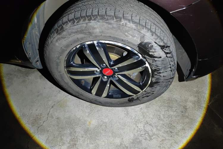 Used Geely Auto GX7 2015 Sports Edition 2.0L Automatic Luxury Upgrade Version China V Standard Right Front Wheel Hub