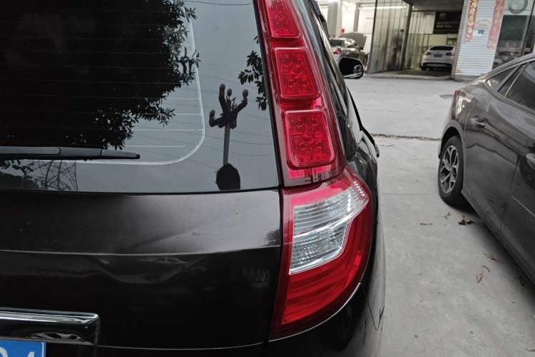 Used Geely Auto GX7 2015 Sports Edition 2.0L Automatic Prestige Model Right Rear Taillight