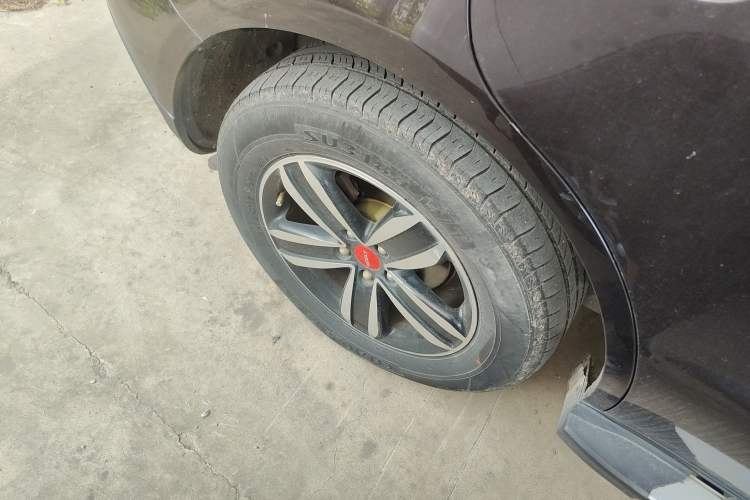 Used Geely Auto GX7 2015 Sports Edition 2.0L Automatic Luxury Upgrade Version China V Standard Right Rear Wheel Hub