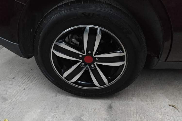 Used Geely Auto GX7 2015 Sports Edition 2.0L Automatic Prestige Model Right Rear Wheel Hub