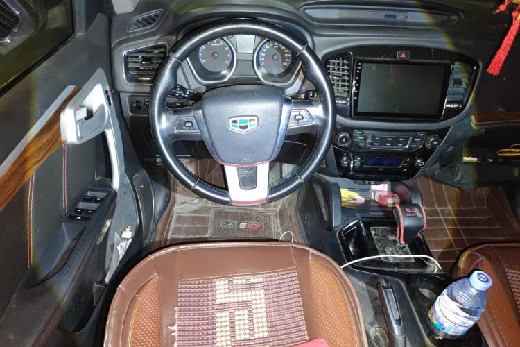 Used Geely Auto GX7 2015 Sports Edition 2.0L Automatic Luxury Upgrade Version China V Standard Steering Wheel