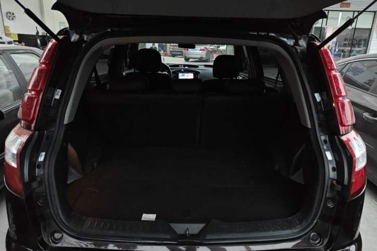 Used Geely Auto GX7 2015 Sports Edition 2.0L Automatic Prestige Model Trunk
