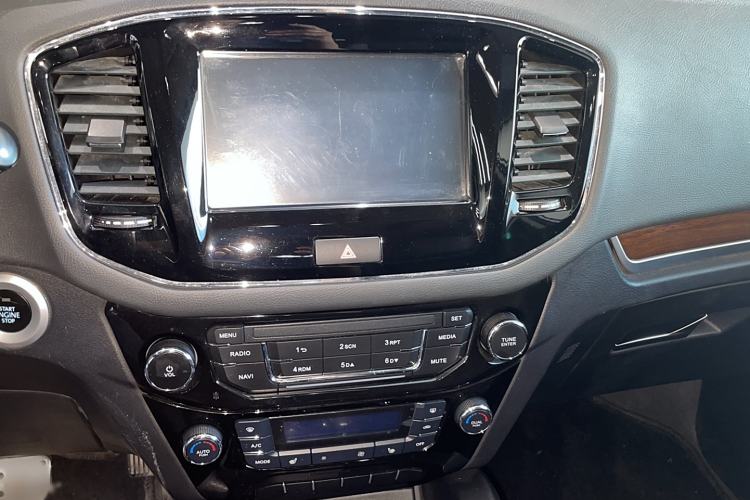 Used Geely Auto GX7 2015 Sports Edition 2.0L Automatic Prestige Model Audio And AC Panel