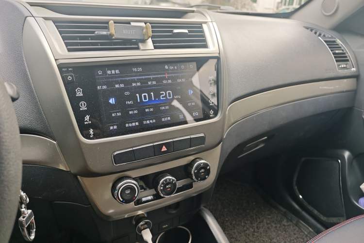 Used Geely Auto GX7 2015 Classic Edition 1.8L Manual Urban Model China IV Audio And AC Panel