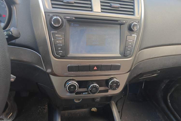 Used Geely Auto GX7 2015 Classic Edition 1.8L Manual Urban Model China IV Audio And AC Panel