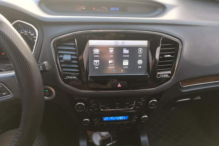 Used Geely Auto GX7 2015 Sports Edition 2.0L Automatic Prestige Model Audio And AC Panel
