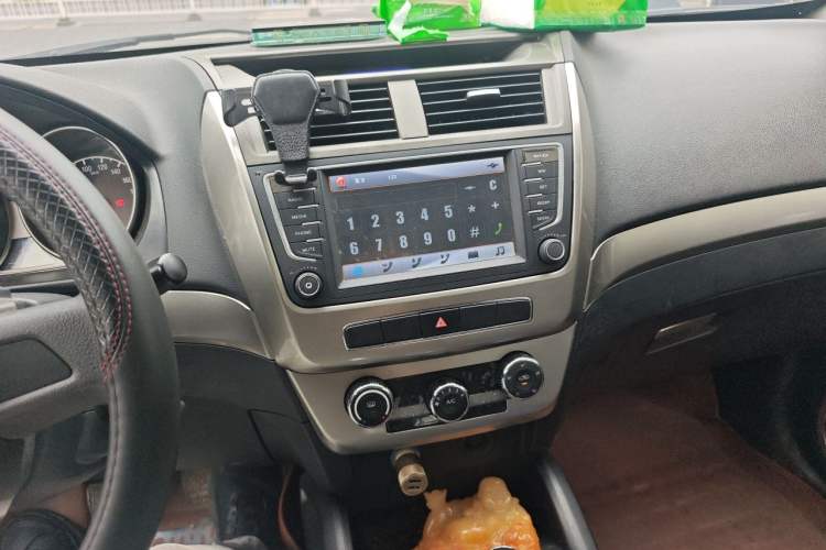 Used Geely Auto GX7 2015 Classic Edition 1.8L Manual Urban Model China V Standard Audio And AC Panel