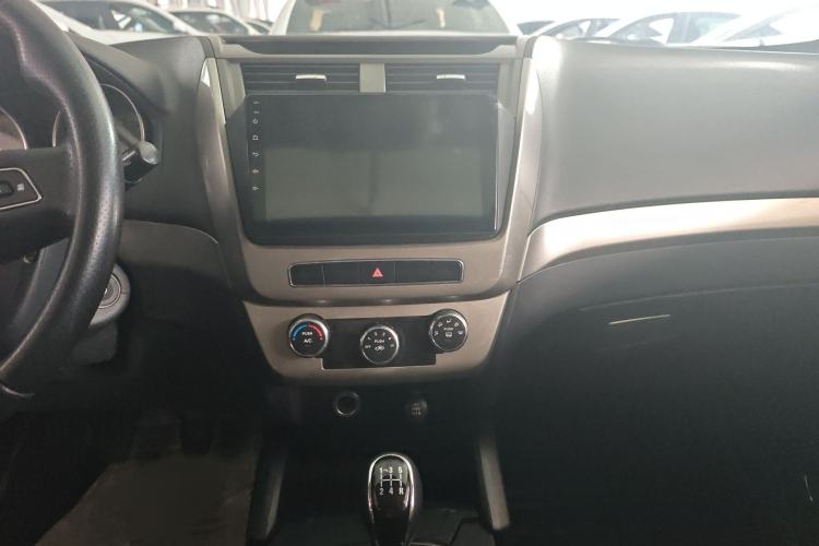 Used Geely Auto GX7 2015 Classic Edition 1.8L Manual Elite Model China V Standard Audio And AC Panel