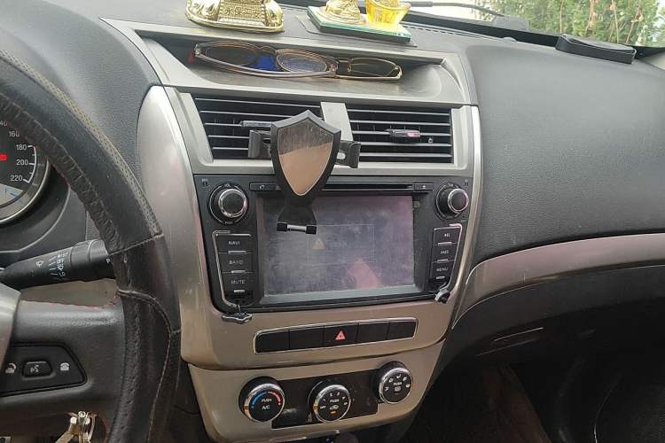 Used Geely Auto GX7 2015 Classic Edition 1.8L Manual Elite Model China IV Audio And AC Panel