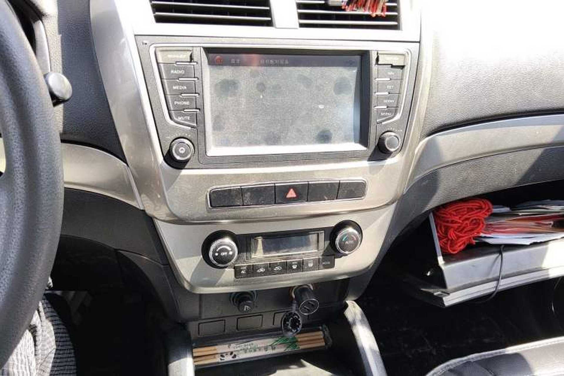 Used Geely Auto GX7 2015 Classic Edition 1.8L Manual Elite Model China IV Audio And AC Panel