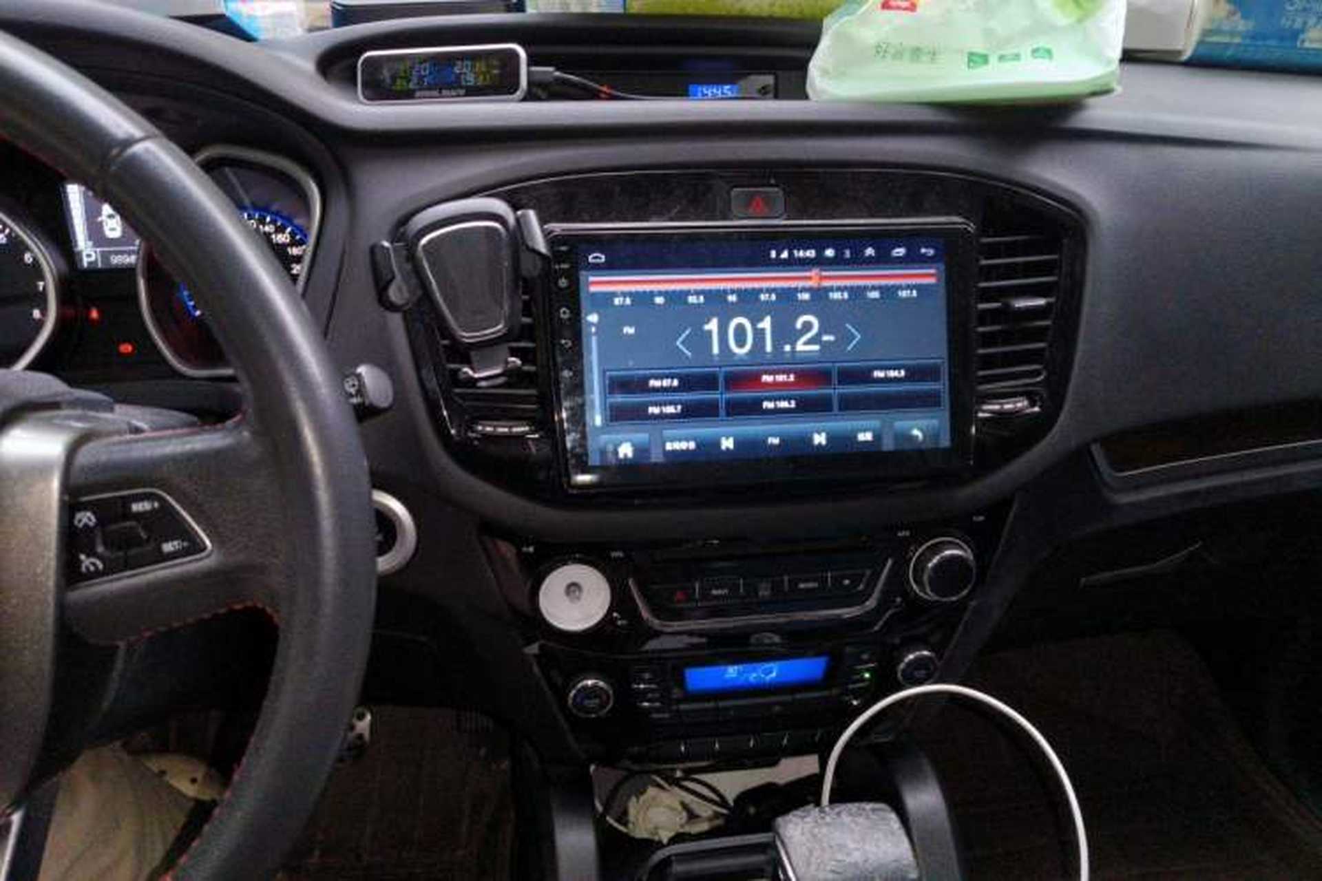 Used Geely Auto GX7 2015 Sports Edition 2.0L Automatic Luxury Model Audio And AC Panel