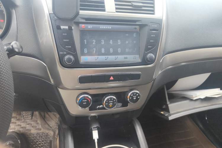 Used Geely Auto GX7 2015 Classic Edition 1.8L Manual New Urban Upgrade Version China V Standard Audio And AC Panel