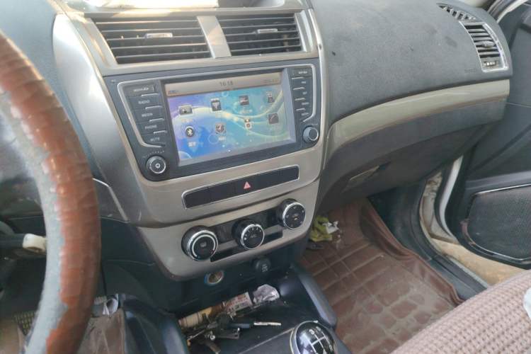Used Geely Auto GX7 2015 Classic Edition 1.8L Manual Elite Model China IV Audio And AC Panel