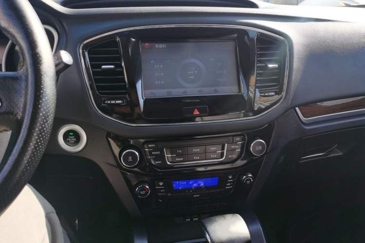 Used Geely Auto GX7 2015 Sports Edition 2.0L Automatic Luxury Upgrade Version China V Standard Audio And AC Panel
