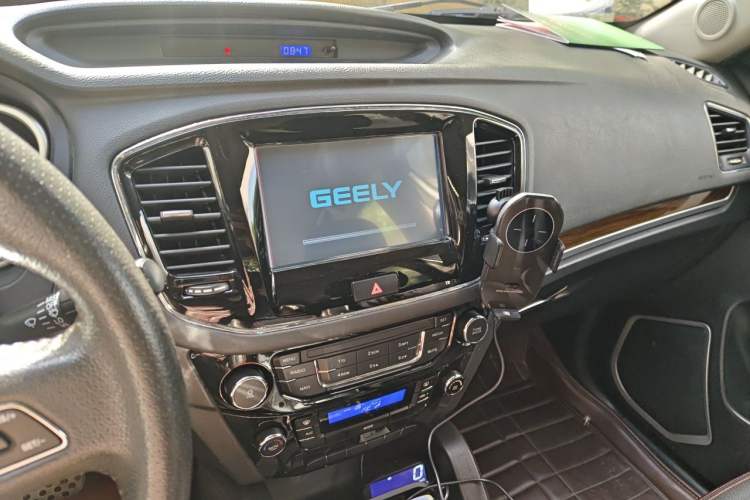 Used Geely Auto GX7 2015 Sports Edition 2.0L Automatic Luxury Upgrade Version China V Standard Audio And AC Panel