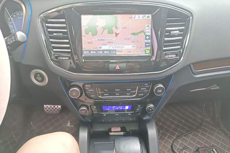 Used Geely Auto GX7 2015 Sport Edition 2.0L Automatic Luxury Model Audio And AC Panel