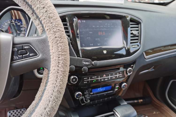 Used Geely Auto GX7 2015 Sports Edition 2.0L Automatic Luxury Model Audio And AC Panel