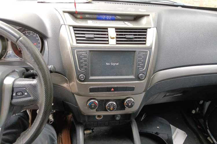 Used Geely Auto GX7 2015 Classic Edition 1.8L Manual Elite Model China V Standard Audio And AC Panel