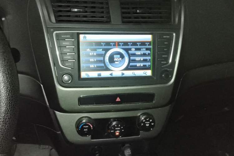 Used Geely Auto GX7 2015 Classic Edition 1.8L Manual Elite Model China V Standard Audio And AC Panel