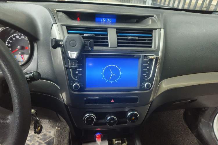 Used Geely Auto GX7 2015 Classic Edition 1.8L Manual Elite Model China V Standard Audio And AC Panel