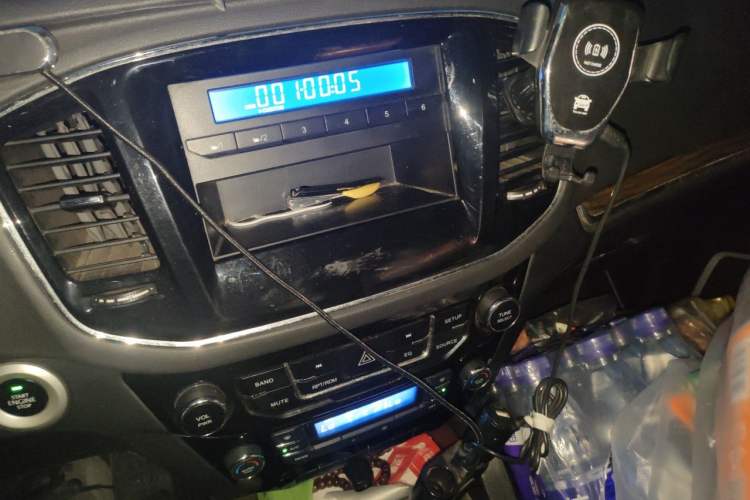 Used Geely Auto GX7 2015 Sports Edition 2.0L Automatic Luxury Model Audio And AC Panel