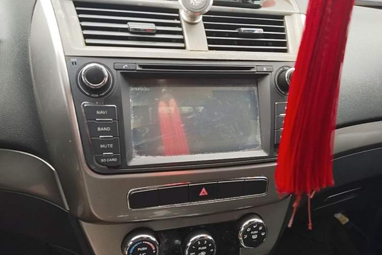 Used Geely Auto GX7 2015 Classic Edition 1.8L Manual Elite Model China V Standard Audio And AC Panel