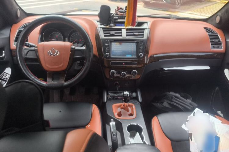 Used Geely Auto GX7 2015 Classic Edition 1.8L Manual Elite Model China V Standard Center Console