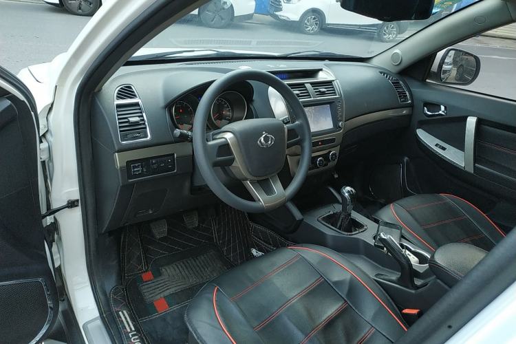 Used Geely Auto GX7 2015 Classic Edition 1.8L Manual Urban Model China IV Center Console