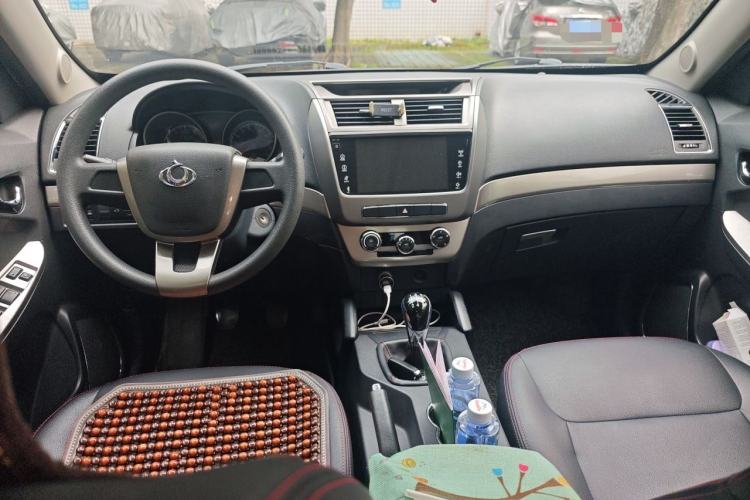 Used Geely Auto GX7 2015 Classic Edition 1.8L Manual Urban Model China IV Center Console