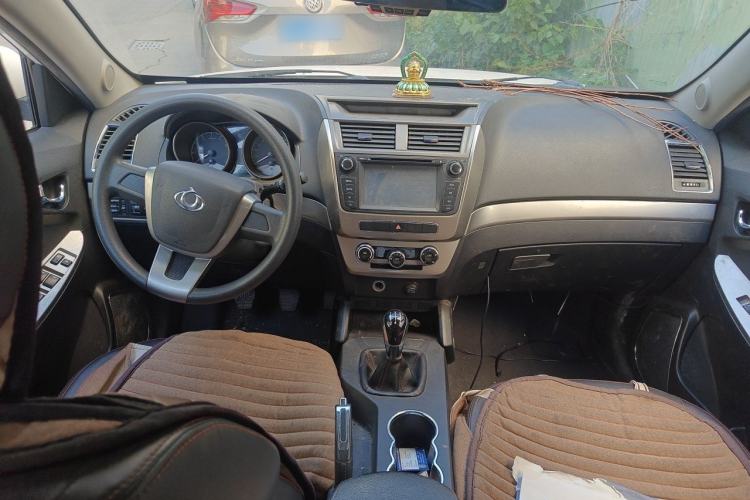 Used Geely Auto GX7 2015 Classic Edition 1.8L Manual Urban Model China IV Center Console