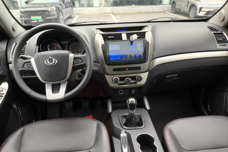 Used Geely Auto GX7 2015 Classic Edition 1.8L Manual Elite Model China IV Center Console