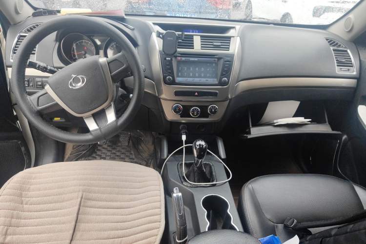 Used Geely Auto GX7 2015 Classic Edition 1.8L Manual New Urban Upgrade Version China V Standard Center Console