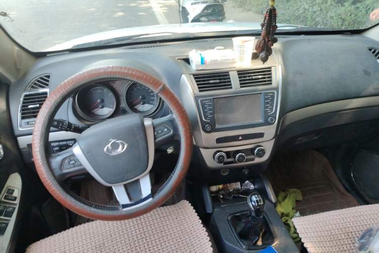 Used Geely Auto GX7 2015 Classic Edition 1.8L Manual Elite Model China IV Center Console