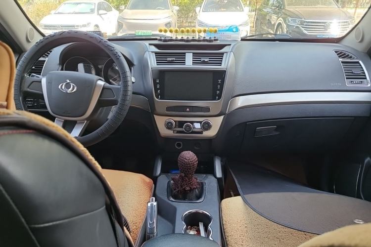 Used Geely Auto GX7 2015 Classic Edition 1.8L Manual Elite Model China IV Center Console