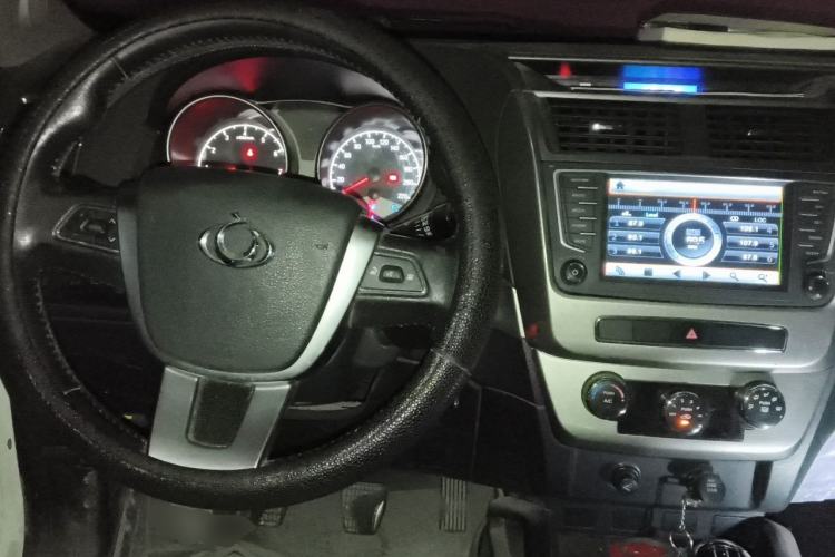 Used Geely Auto GX7 2015 Classic Edition 1.8L Manual Elite Model China V Standard Center Console