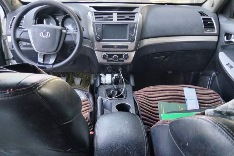Used Geely Auto GX7 2015 Classic Edition 1.8L Manual Urban Model China IV Center Console