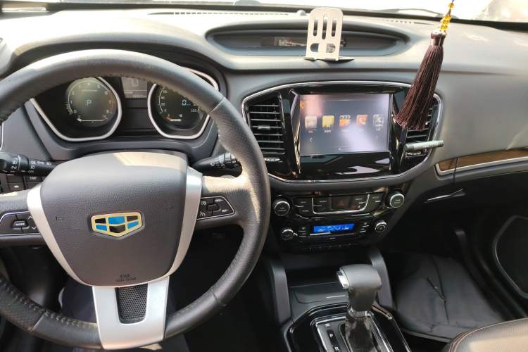 Used Geely Auto GX7 2015 Sports Edition 2.0L Automatic Luxury Upgrade Version China V Standard Center Console