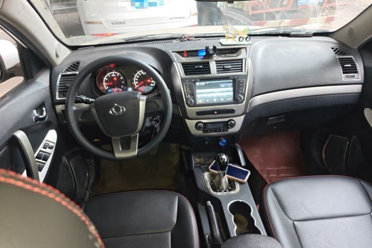 Used Geely Auto GX7 2015 Classic Edition 1.8L Manual Elite Model China IV Center Console