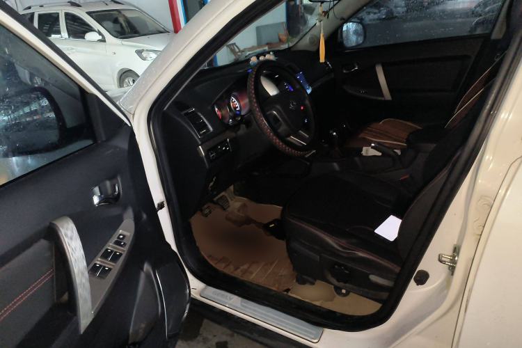 Used Geely Auto GX7 2015 Classic Edition 1.8L Manual Urban Model China IV Driver Seat
