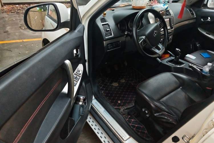 Used Geely Auto GX7 2015 Classic Edition 1.8L Manual Elite Model China V Standard Driver Seat