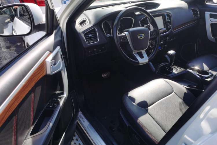 Used Geely Auto GX7 2015 Sports Edition 2.0L Automatic Luxury Upgrade Version China V Standard Driver Seat