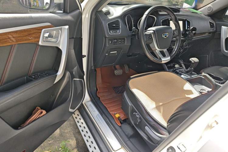 Used Geely Auto GX7 2015 Sports Edition 2.0L Automatic Luxury Upgrade Version China V Standard Driver Seat