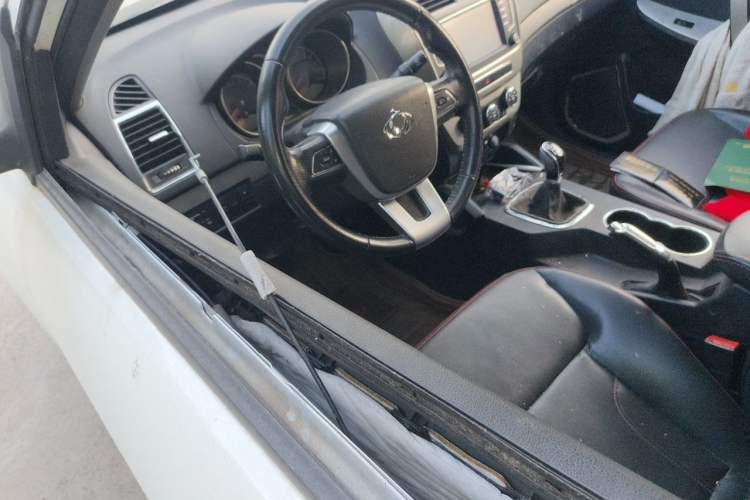 Used Geely Auto GX7 2015 Classic Edition 1.8L Manual Elite Model China V Standard Driver Seat