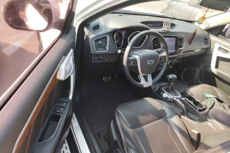 Used Geely Auto GX7 2015 Sports Edition 2.0L Automatic Luxury Upgrade Version China V Standard Driver Seat