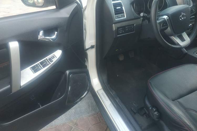 Used Geely Auto GX7 2015 Classic Edition 1.8L Manual Elite Model China V Standard Driver Seat
