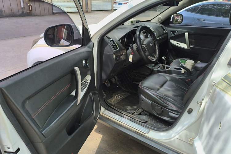 Used Geely Auto GX7 2015 Classic Edition 1.8L Manual Urban Model China V Standard Driver Seat