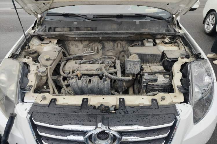 Used Geely Auto GX7 2015 Classic Edition 1.8L Manual New Urban Upgrade Version China V Standard Engine Bay