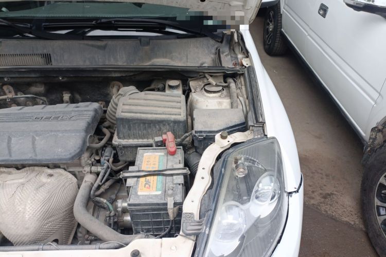 Used Geely Auto GX7 2015 Sports Edition 2.0L Manual Elite Model Engine Bay Left